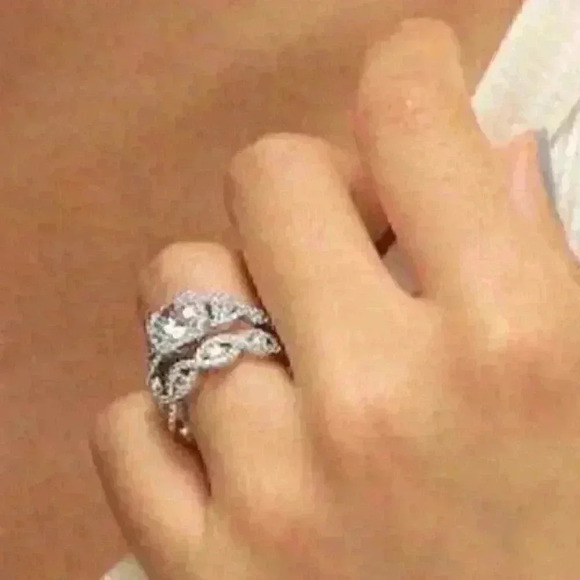 New Gorgeous Sterling Silver Diamond 2pc Engagement/Wedding Set - Picture 6 of 6